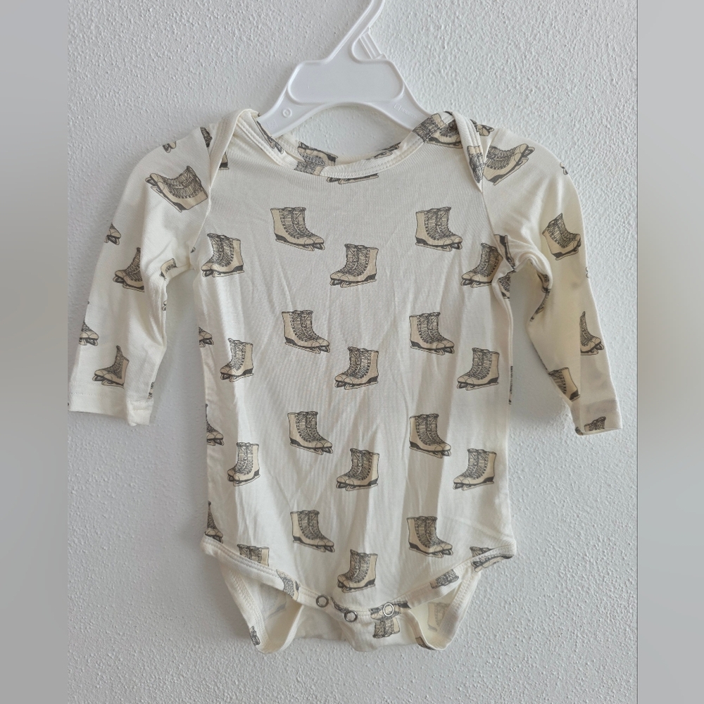 Kate Quinn Bamboo Cream Long Sleeve Bodysuit With Skates Size 3-6M